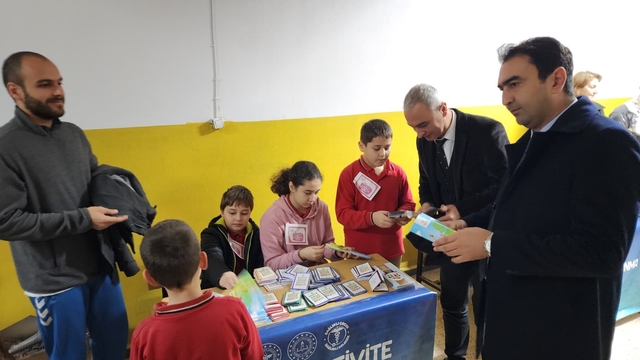 "Sağlıklı Çocuk, Sağlıklı Gelecek" programı Karabük'te öğrencilerle buluştu
Karabük'te öğrencilere sağlık bilinci aşılayan program hız kesmeden sürüyor