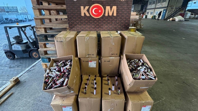 İzmir merkezli kaçak ve sahte gıda, içecek ve ilaç operasyonunda 7 şüpheli tutuklandı