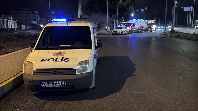 Karabük'te otomobil ile motosikletin çarpıştığı kaza kamerada