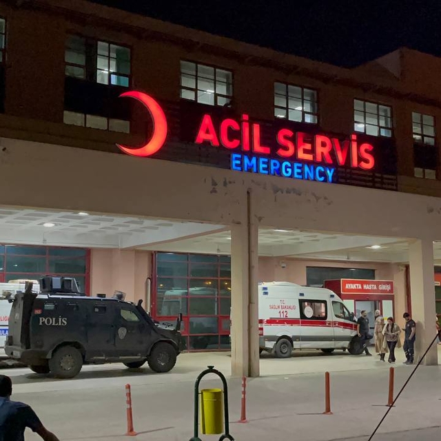 Diyarbakır'da otomobile silahlı saldırı: 1 ölü, 1 yaralı