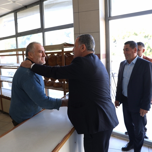 Başkan Balaban esnafın taleplerini yerinde dinliyor