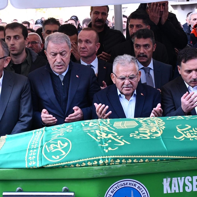 Başkan Büyükkılıçın ağabeyi Ramazan Büyükkılıç toprağa verildi