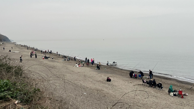 Akçakoca sahilleri olta avcılarıyla dolup taştı