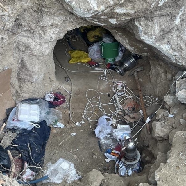 Kaçak kazı yapanlar jandarma tarafından suçüstü yakalandı