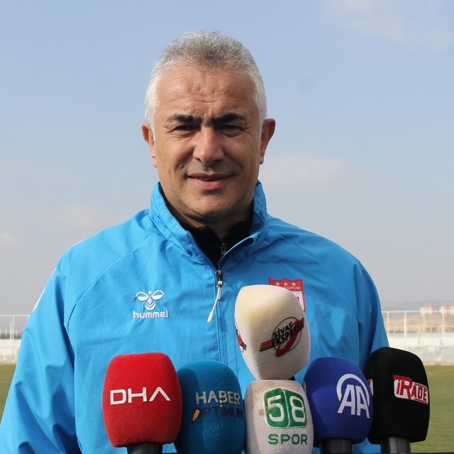 Mehmet Altıparmak: "Sivasspor'un hedefi şampiyonluktur"
Sivasspor Teknik Di...