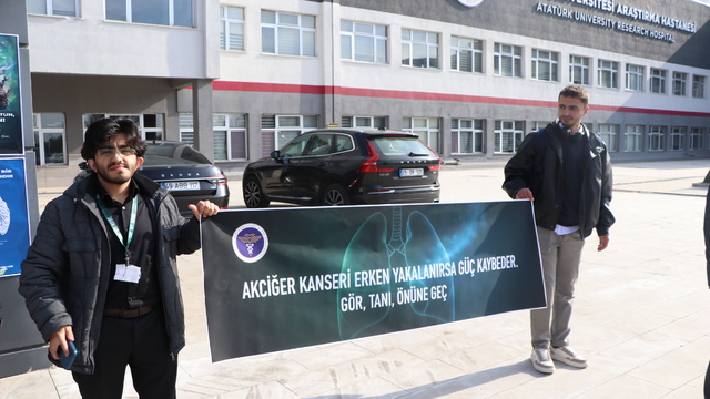 Erzurum'da akademisyen ve öğrenciler, akciğer kanserinde erken tanıya dikkati çekti