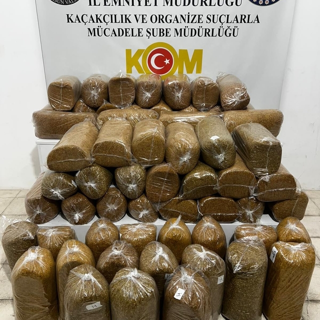 Minibüste 290 kilogram kaçak tütün ele geçirildi