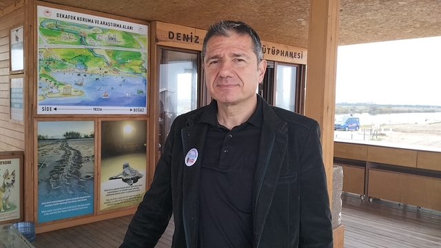 Yaralı Caretta caretta tedavisinin ardından Antalya'da denize bırakıldı