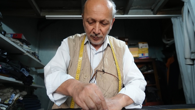 Terziliğin altın çağı geride kaldı: Zanaat tadilata dönüştü
48 yıllık terzi, tadilat hariç en son 6 ay önce ceket diktiğini söyledi