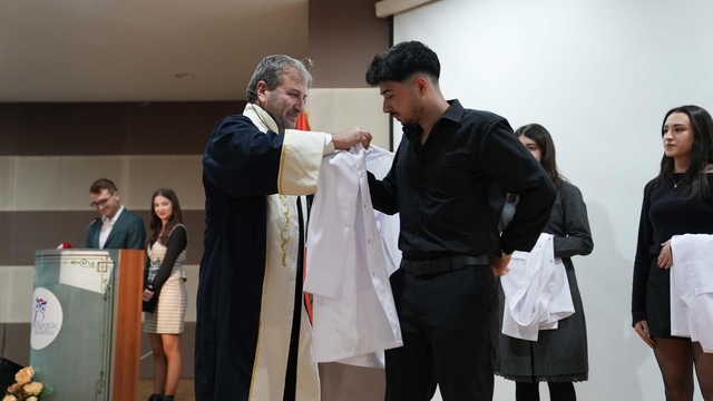 KBÜ'de tıp fakültesi öğrencileri beyaz önlük heyecanı yaşadı