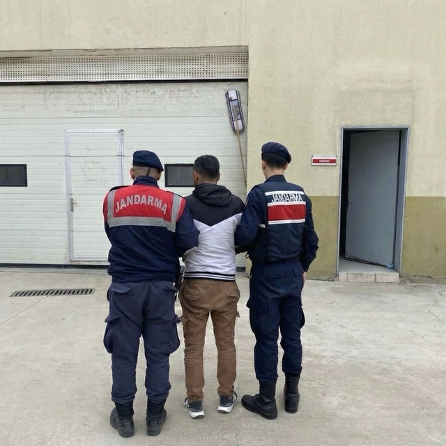 Dolandırıcılık ve yaralama suçlarından 37 yıl kesinleşmiş cezayla aranan şa...