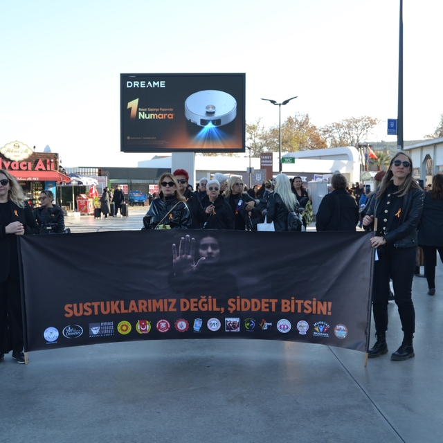 Sahipsiz ayakkabılar kadın cinayetlerini anlattı