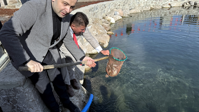 Ardahan'da havuza balık bırakma etkinliği düzenlendi