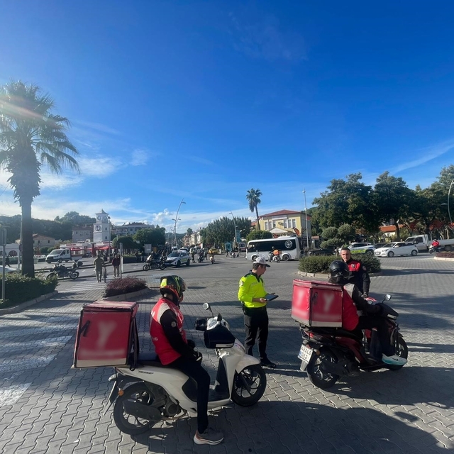 Marmaris'te motorlu kuryeler denetlendi