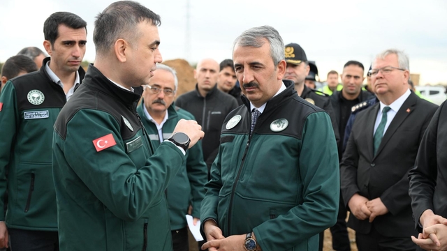 Edirne Valisi Yunus Sezer, Süloğlu Barajı İsale Hattı'nda incelemelerde bulundu