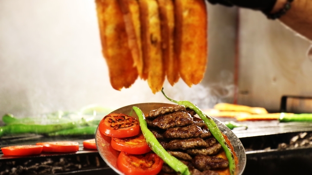 Fakirlikten gelen lezzet dünya listelerinde 59'uncu sırada
Sakarya'nın tescilli lezzeti 'Islama Köfte' dünyanın en iyi 100 yemeği arasına girdi