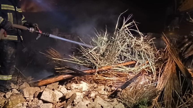 Tek katlı evdeki yangın korkuttu