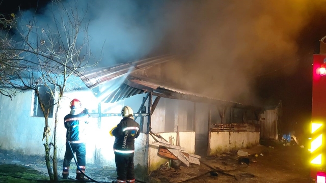 Kaynarca'da ev yangını söndürüldü