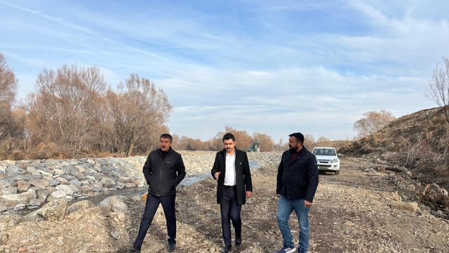 Susuz Çayı'nda dere ıslahı ve taşkın koruma çalışmaları sürüyor