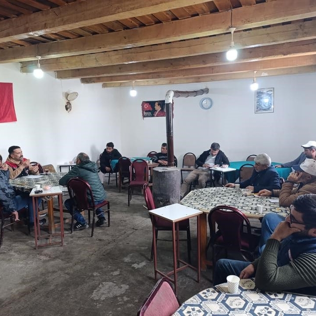 Kars'ta buzağı kayıplarının önüne geçmek için üreticilere eğitim veriliyor