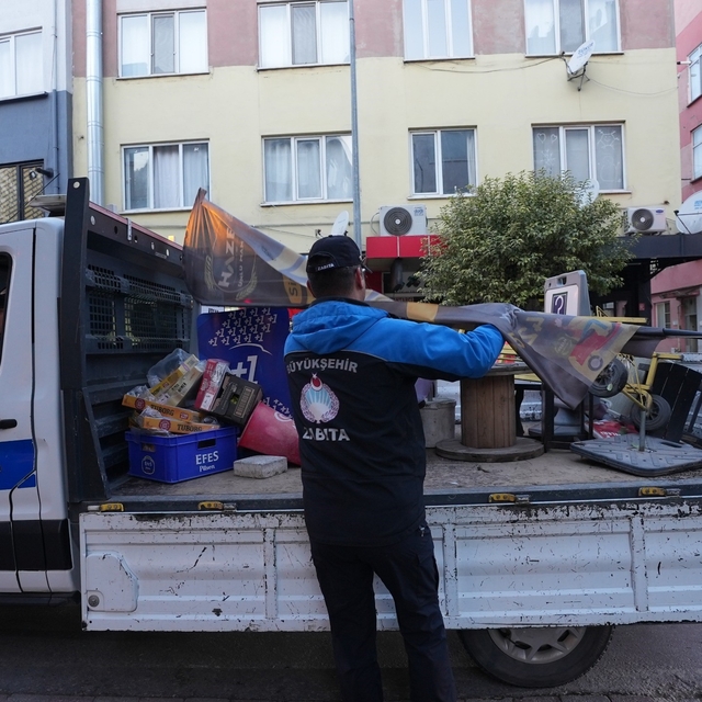 Balıkesir'de zabıtadan kaldırım işgaline sıkı denetim