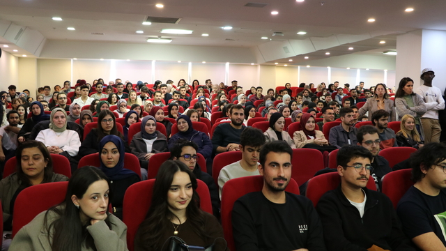 Büyükşehir Belediye Başkanı Şahin, GİBTÜ'de öğrencilerle buluştu