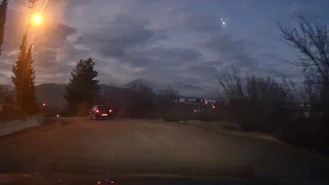 Karabük'te gökyüzünü bir anda aydınlatan cisim kamerada
Meteor olduğu iddia edilen cisim, bir aracın kamerasına yansıdı