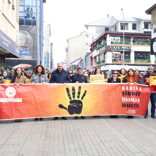 Ağrı'da kadına yönelik şiddete karşı farkındalık yürüyüşü