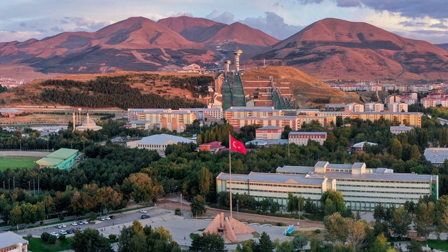 Atatürk Üniversitesi, disiplinlerarası bilim sıralaması dünya 159'uncusu oldu
Türkiye genelinde 9.,  Devlet üniversiteleri arasında 6. Sırada