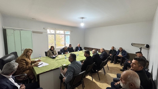 Ölmeztoprak'tan muhtarlarla istişare, hastanede umut buluşması ve öğretmenler günü programı
Hem saha hem şifa hem de vefa ziyaretleri