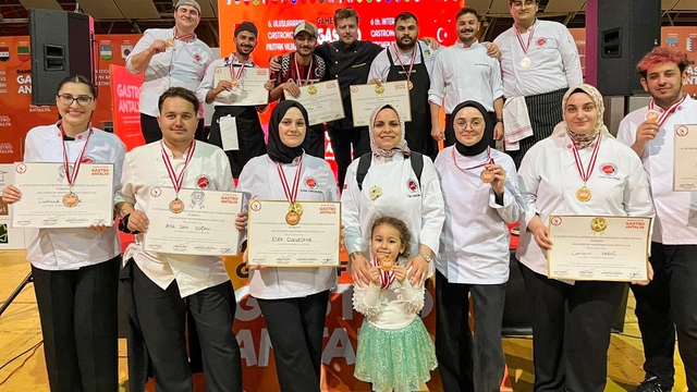 Kastamonu Üniversitesi öğrencileri, GastroAntalya'dan madalyalarla döndü