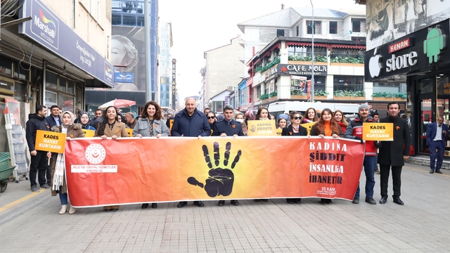 Ağrı'da kadına yönelik şiddete karşı farkındalık yürüyüşü