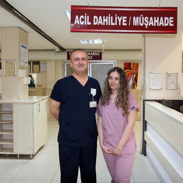 Doktor baba ile kızı aynı hastanede şifa dağıtıyor