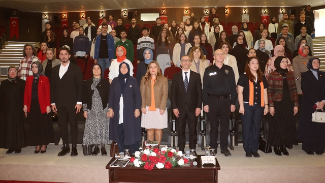 Trabzon'da "Kadına Yönelik Şiddete Karşı Akademiden Topluma Ortak Sorumluluk" paneli yapıldı