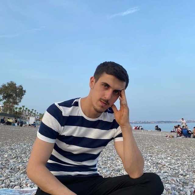 Mahkemeden kuzenini öldüren sanık ile eşinin tutukluğuna devam kararı
Öldür...