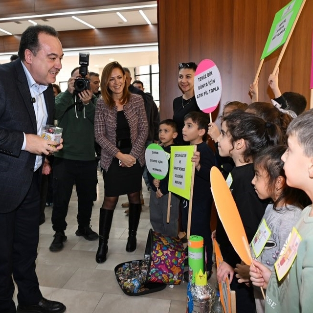 Manisa'da atık piller fidana dönüşüyor