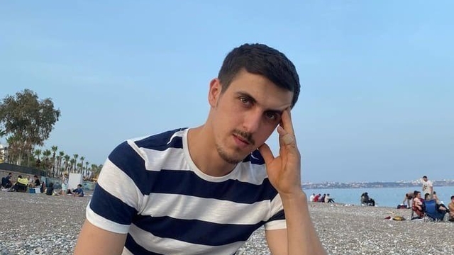 Mahkemeden kuzenini öldüren sanık ile eşinin tutukluğuna devam kararı
Öldürülen gencin annesi Sevim Soylu:
"Hak ettikleri cezaları aldırana kadar uğraşacağım"