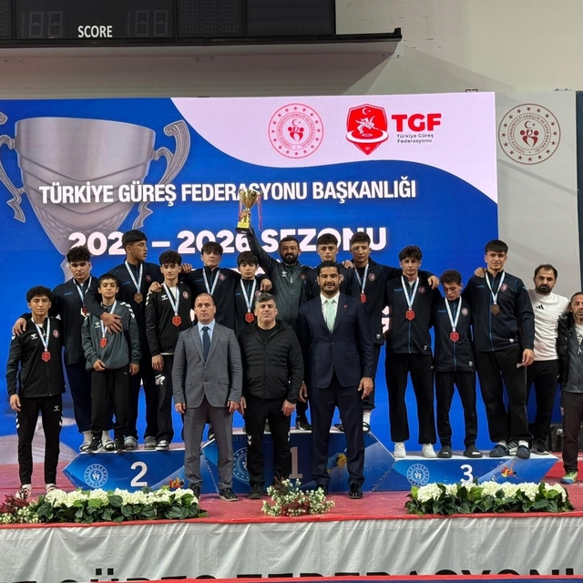 Çorumlu güreşçiler Ankara'dan üçüncülükle döndü