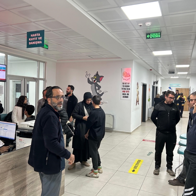 Bingöl'de 120 öğrenci gıda zehirlenmesi şüphesiyle tedavi altına alındı
Val...