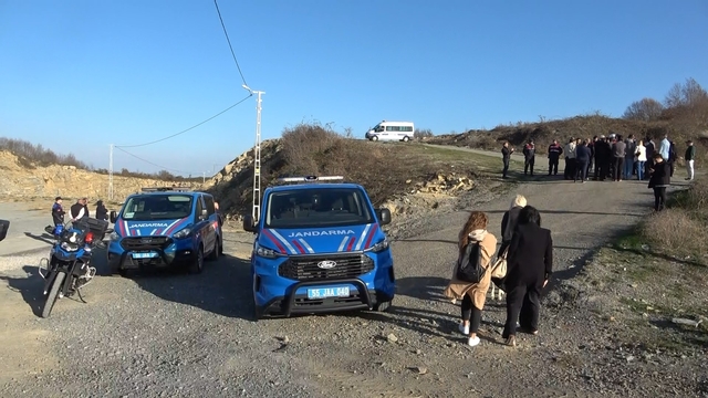 Samsun'da 9 köpeğin telef olması: Başkan Kurnaz'dan tepki
"Benim olduğum yerde hiç kimse hiçbir canlıya zarar veremez"
Hayvan yaşam alanına girmek isteyenlere jandarma izin vermedi