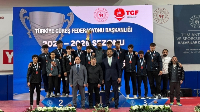 Çorumlu güreşçiler Ankara'dan üçüncülükle döndü