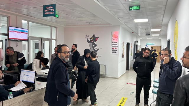 Bingöl'de 120 öğrenci gıda zehirlenmesi şüphesiyle tedavi altına alındı
Valilik: "Öğrencilerimizin genel sağlık durumları iyi"