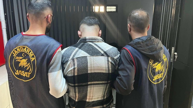 Ardahan merkezli, arananlara yönelik operasyonda 75 kişi yakalandı