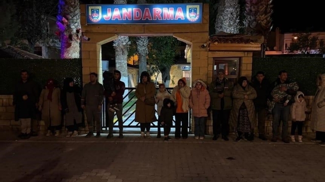 Çanakkale'de göçmen kaçakçılığı operasyonu: 6 organizatör ve 105 kaçak göçmen yakalandı