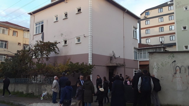 Kocaeli'de işçilerin kaldığı binada çıkan yangın söndürüldü