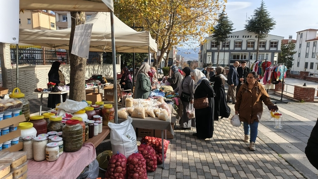 Almus'ta Filistin için düzenlenen kermeste 580 bin lira toplandı