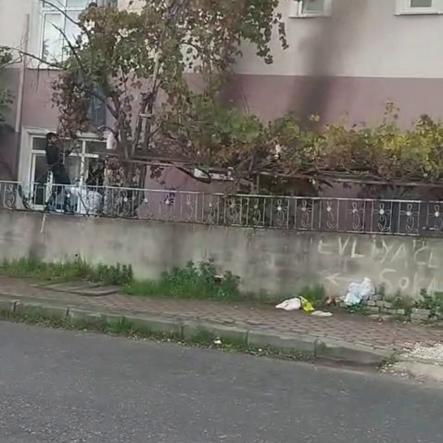 Alacaklı olduğunu iddia edip işçilerin kaldığı binada yangın çıkardı (2)