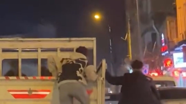 Bursa'da gençlerin tehlikeli yolculuğu kamerada