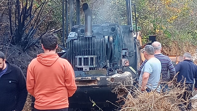 İş makinesi alev alev yandı