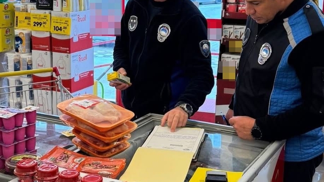 Ezine'de tarihi geçmiş ve etiketsiz ürün satan 2 markete 596 milyon TL ceza